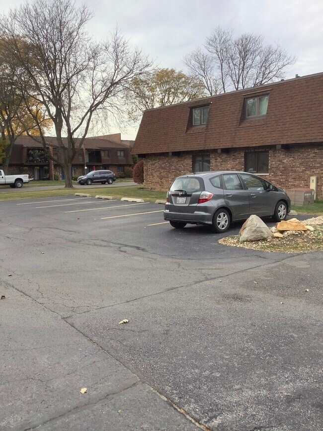 Building Photo - 10641 Brook Lodge Ln