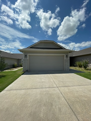 Building Photo - Beautiful 3-Bedroom Duplex with 2 Full Bat...