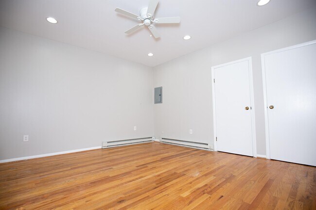 Building Photo - 930 Spruce St