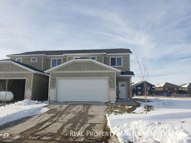 Building Photo - 3 Bedroom 2.5 Bathroom Townhome with a Bal...