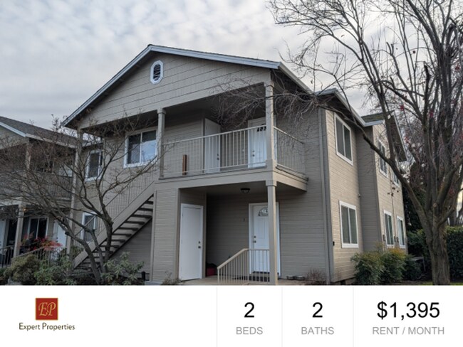 Foto del edificio - Clean and Updated 2 Bed, 2 Bath Upstairs Apartment in East Medford