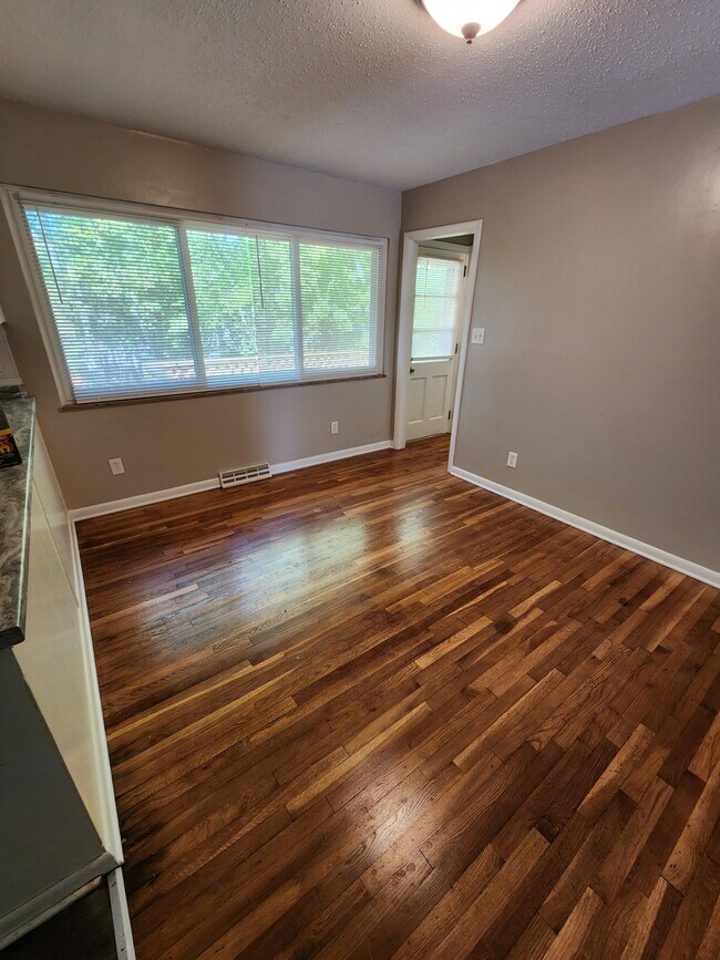 Foto del edificio - 6113 Foote Mineral Ln