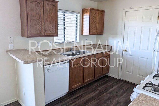 Foto del edificio - Charming 2-bedrooms, 2-baths duplex locate...