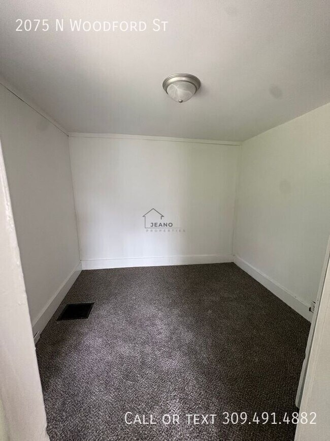 Foto del edificio - 2075 N Woodford St