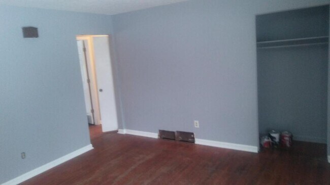 Building Photo - 930 Maplewood