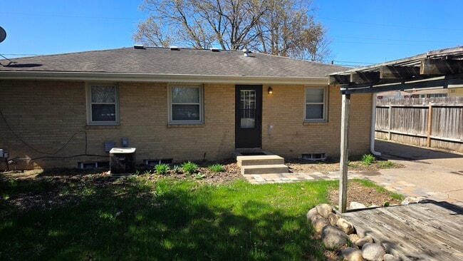 Foto del edificio - 2564 E Tiffin Ave