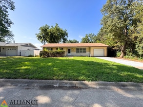 Building Photo - 3125 Shaffer St