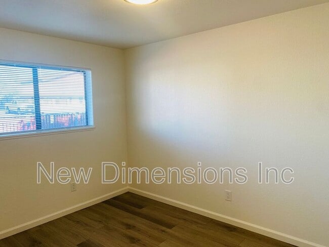 Building Photo - 433 Timothy Way