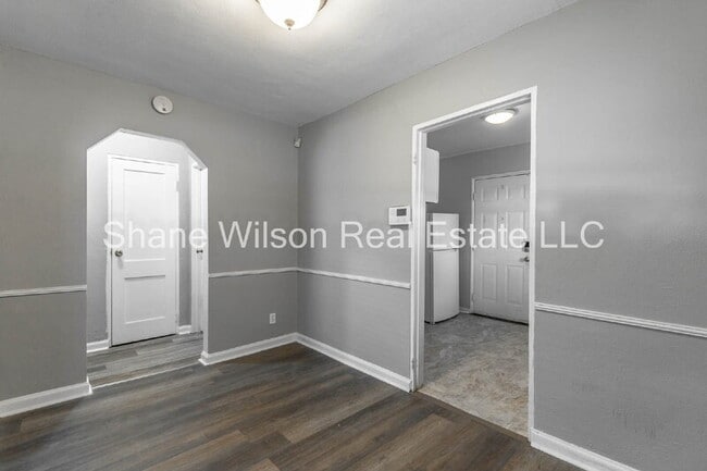 Building Photo - 2904 5th Ave