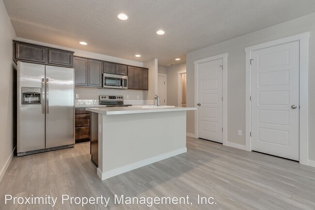 Building Photo - 2 br, 2.5 bath House - 2501 E. Goldstone S...