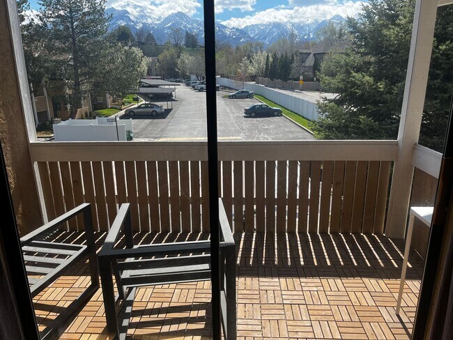 Building Photo - Stunning Cottonwood Heights Home!!! GET $2...