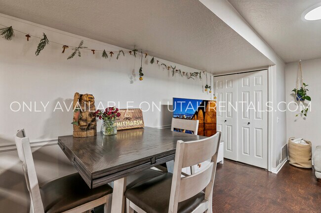 Foto del edificio - 1660 Willowbrook Dr