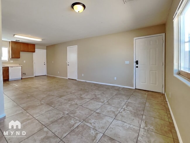 Foto del edificio - 2434 E Roeser Rd