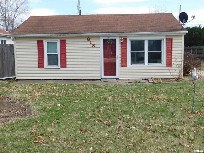 Building Photo - 618 3rd St