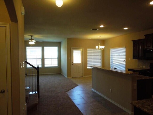 Foto del edificio - 5901 Marsh Rail Dr