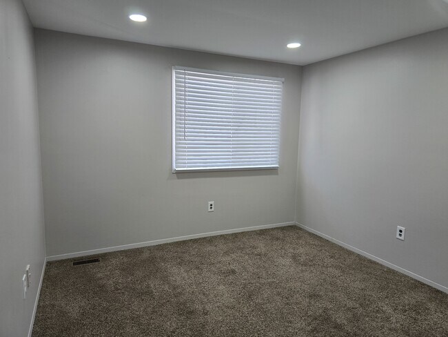 Foto del edificio - 38177 Jamestown Dr