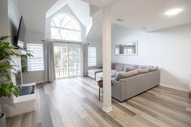 Foto del edificio - 1843 W White Oak St