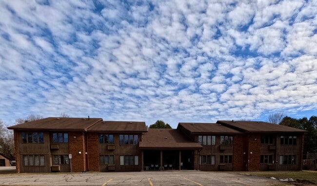 Building Photo - 1017 Point Rd