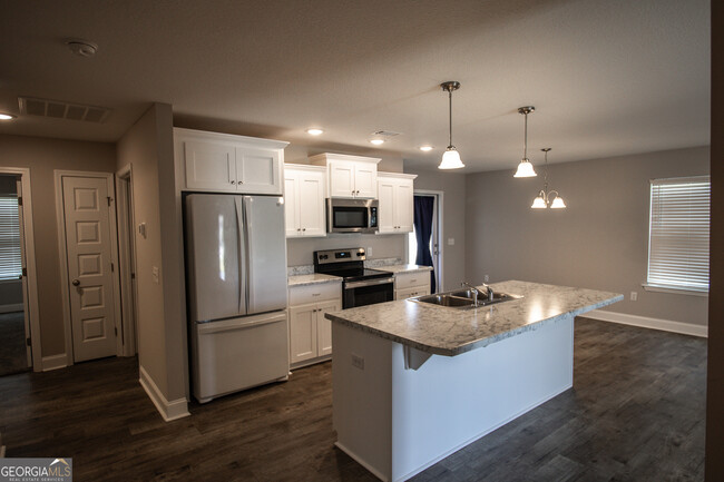 Building Photo - 7052 White Pine Ave