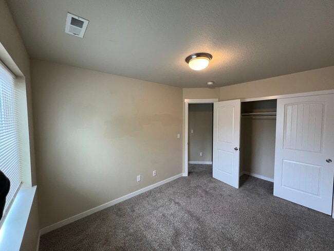 Foto del edificio - 345 NW Freeman Ave