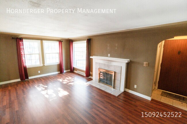 Building Photo - 2527 W Walton Ave