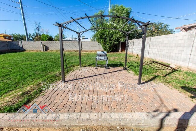 Building Photo - 804 E Flynn Ln