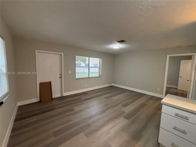 Foto del edificio - 1011 SW 8th St