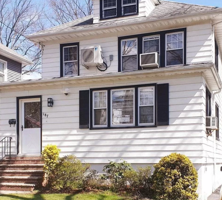 Primary Photo - 187 Bancroft Ave