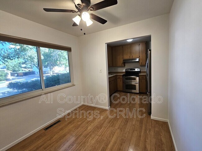 Building Photo - 415 Locust Dr