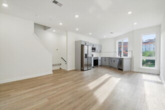 Building Photo - 1533 N Sydenham St