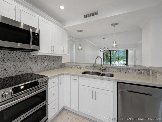 Building Photo - 6169 Balboa Cir
