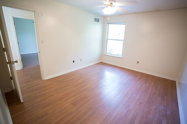 Building Photo - 561 Columbia Avenue