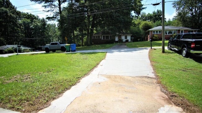 Building Photo - 870 Sherwood Cir