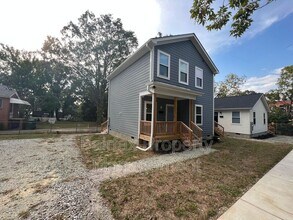 Building Photo - 2109 Hart St