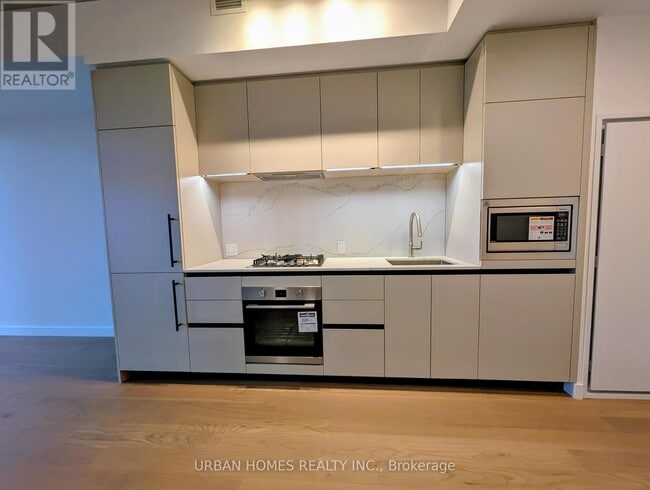 Photo du bâtiment - 1720 Bayview Ave