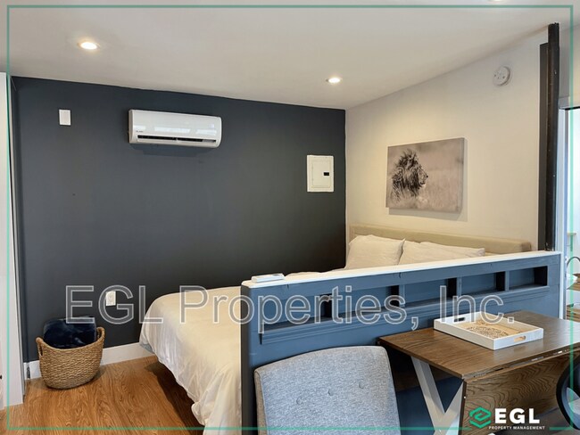 Foto del edificio - 6657 Lindenhurst Ave
