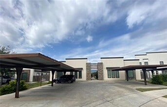 Building Photo - 1227 White Oak Dr