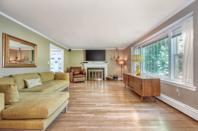 Building Photo - 65 Sherburne Rd S