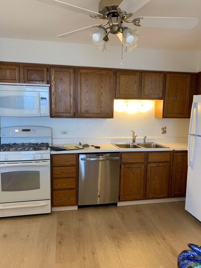 8809 Golf Rd Unit 8A, Niles, IL 60714 Condo for Rent in Niles, IL