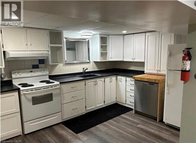 Photo du bâtiment - 5 June Ave