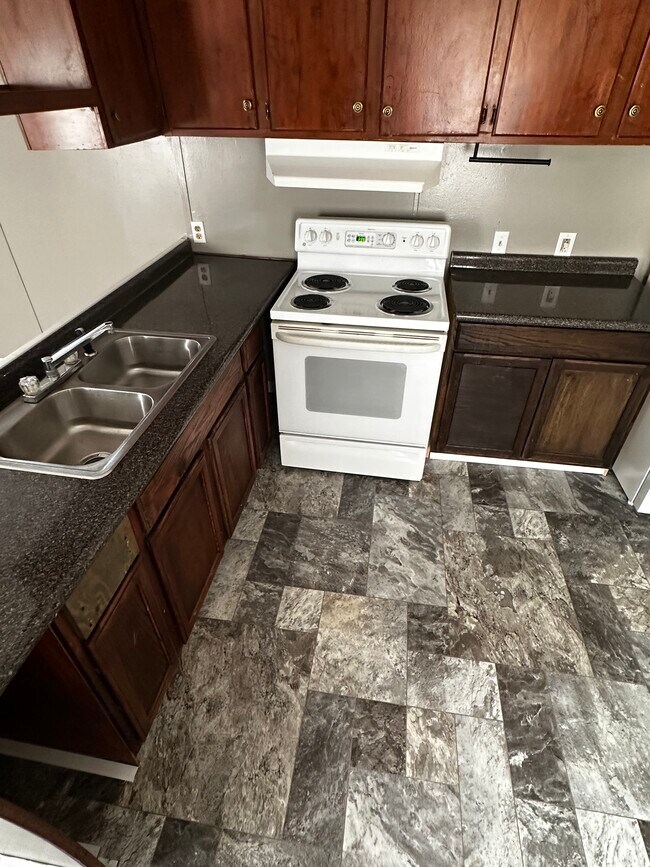 Foto del edificio - 32 Somerset Dr