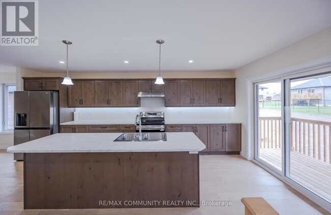 Building Photo - 6 Bradley Ln