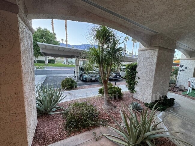 Foto del edificio - 2701 E Mesquite Ave