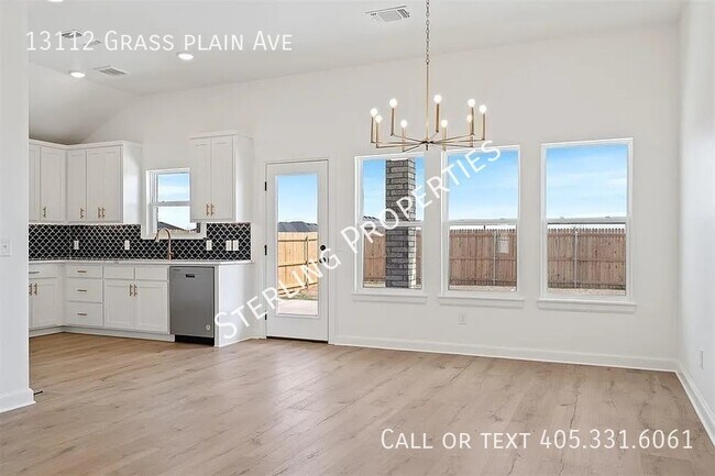 Foto del edificio - 13112 Grass Plain Ave