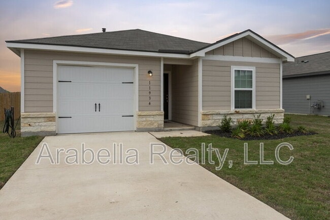 Building Photo - 11934 Luckey Villa