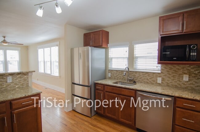 Foto del edificio - 228 N Hancock Ave