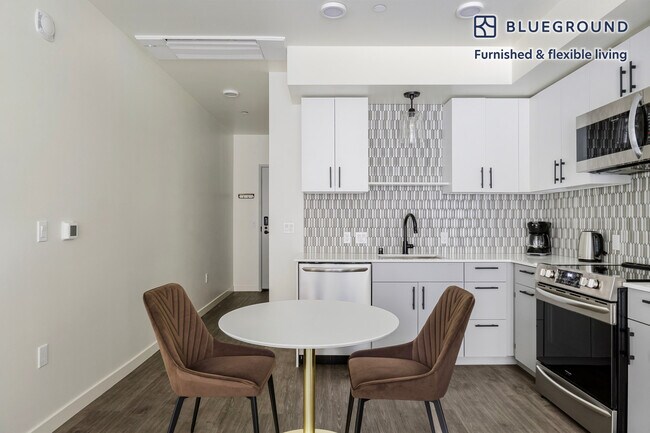 Building Photo - 10050 NE 10th St