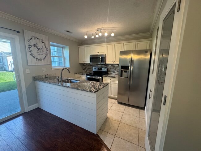 Building Photo - 1137 Paul Revere Ct