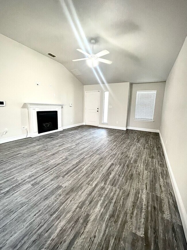Building Photo - 3/2/2 in Lubbock Cooper ISD!