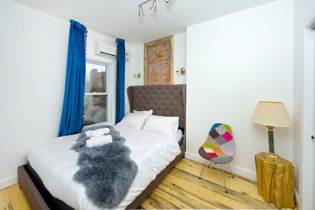 Foto del edificio - 2 & 3 Bedroom Units in the Dwight Street H...